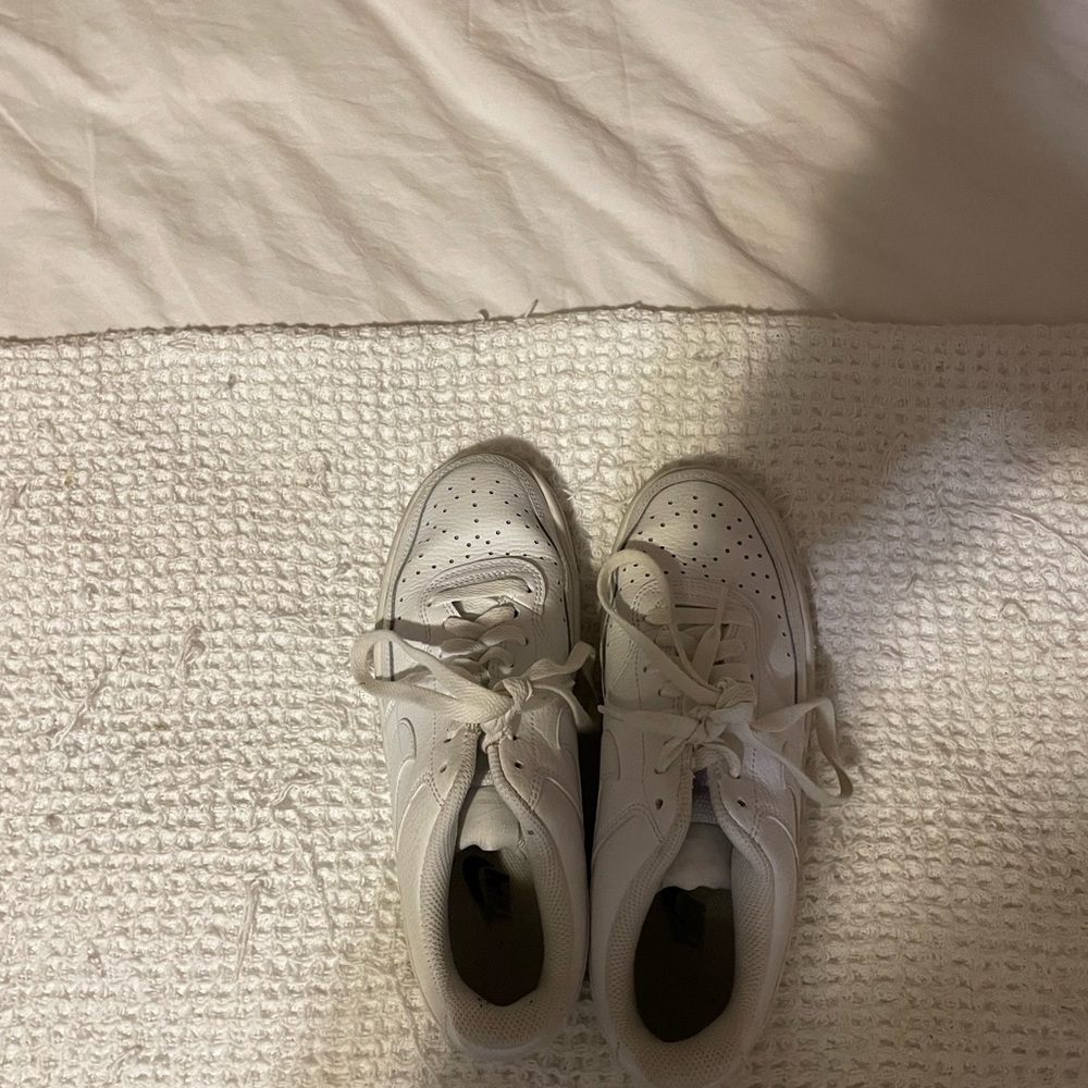 Nike White Sneakers Classic Design